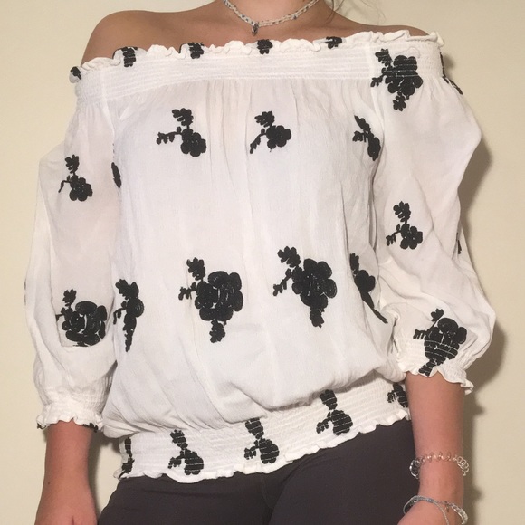 White Off the Shoulder Top - Picture 2 of 4